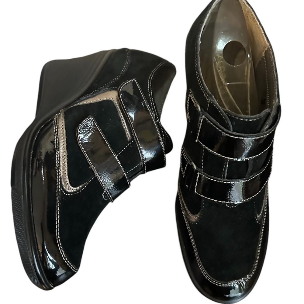 AEROSOLES WEDGE SHOES WITH DOUBLE ADJUSTABLE STRAPS size 8.5 in Black
